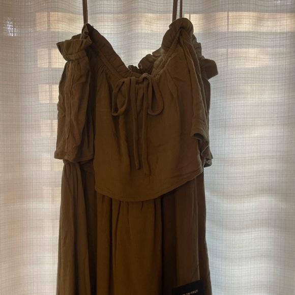 Lulu’s NWT green midi ruffle dress - Picture 3 of 3